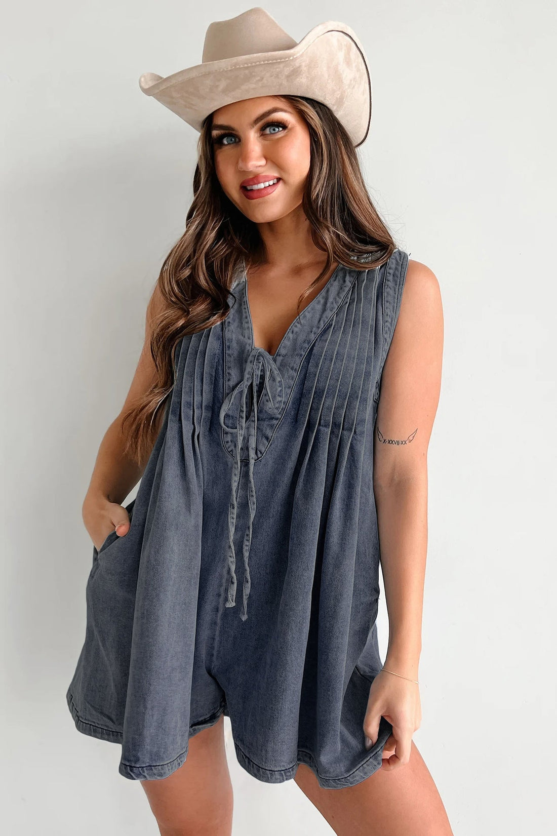 5 façons de porter le Combishort Denim Sans Manches cet été